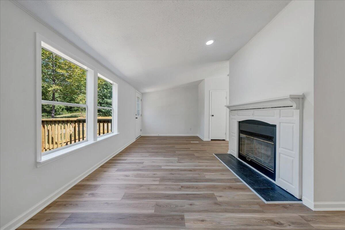 341 Leland LN - Photo 5