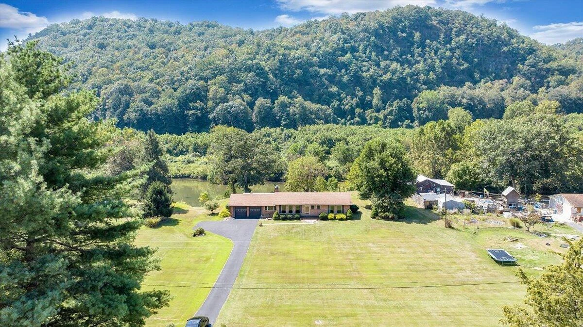 2015 Evergreen RD - Photo 2