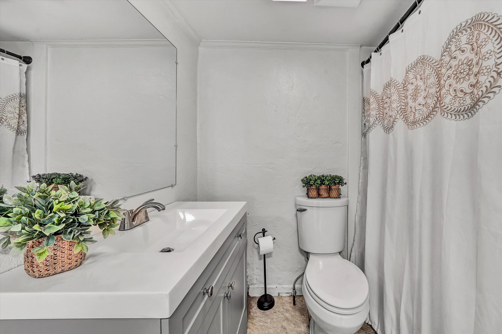 718 Goodwin AVE - Photo 12