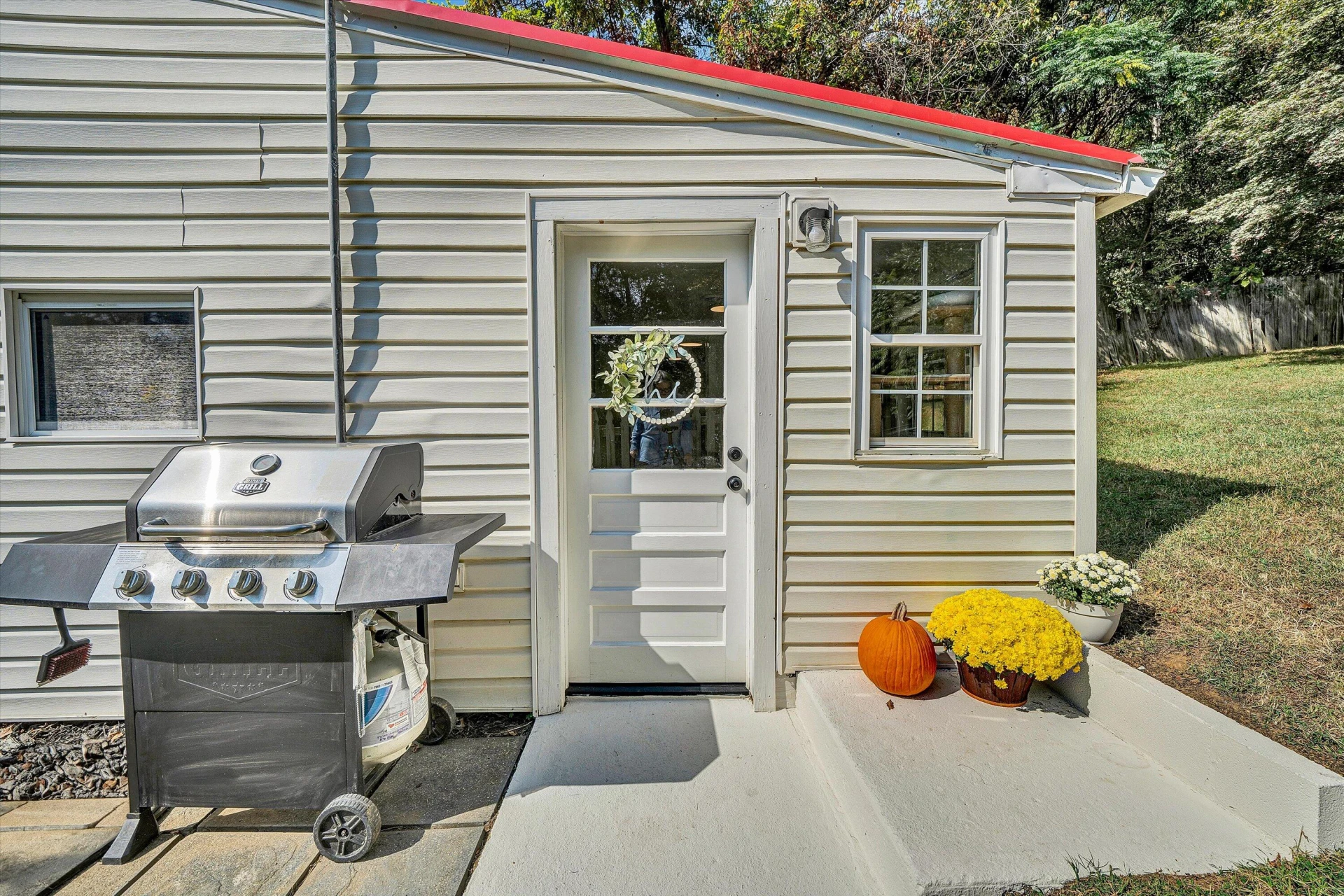 718 Goodwin AVE - Photo 15