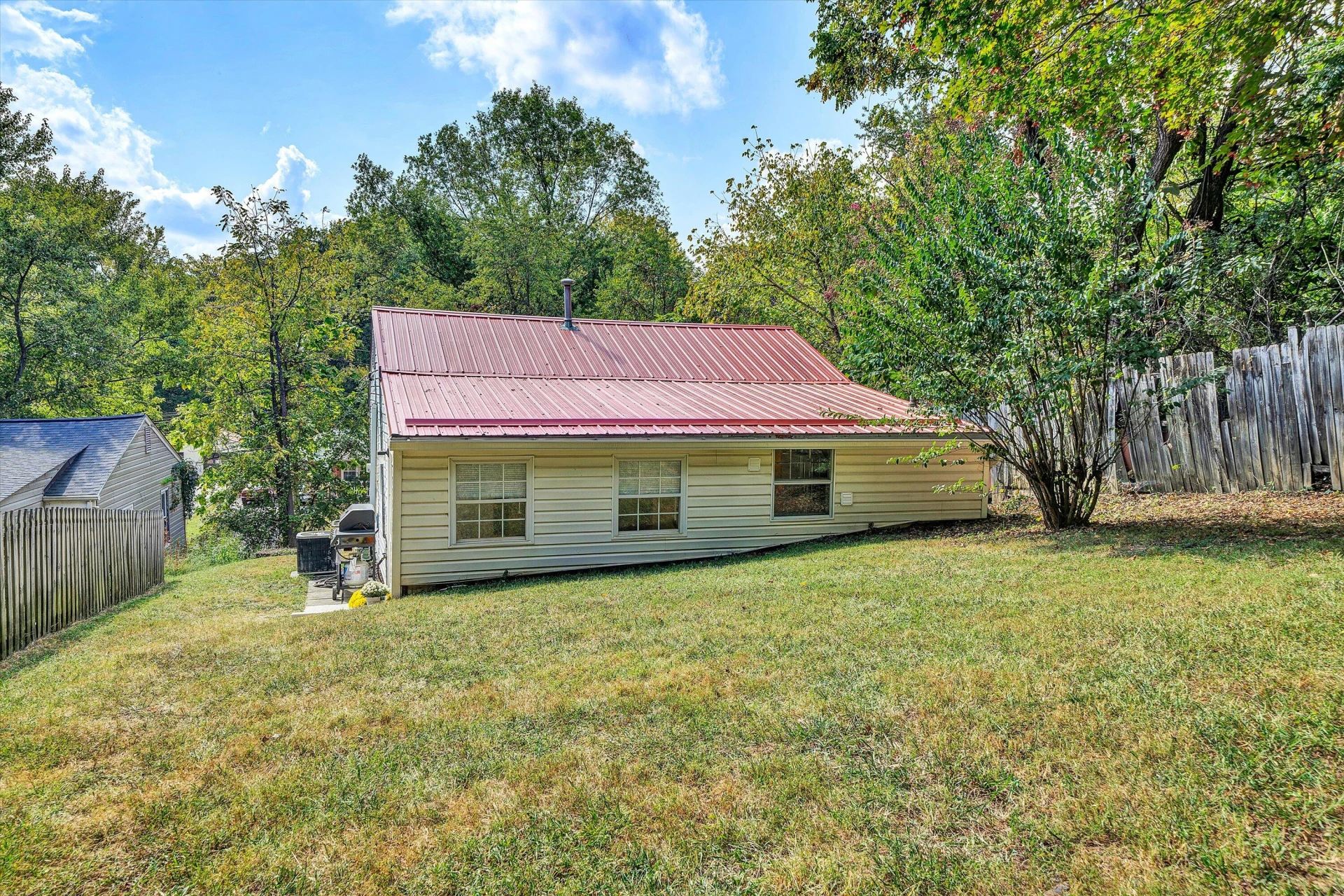 718 Goodwin AVE - Photo 16