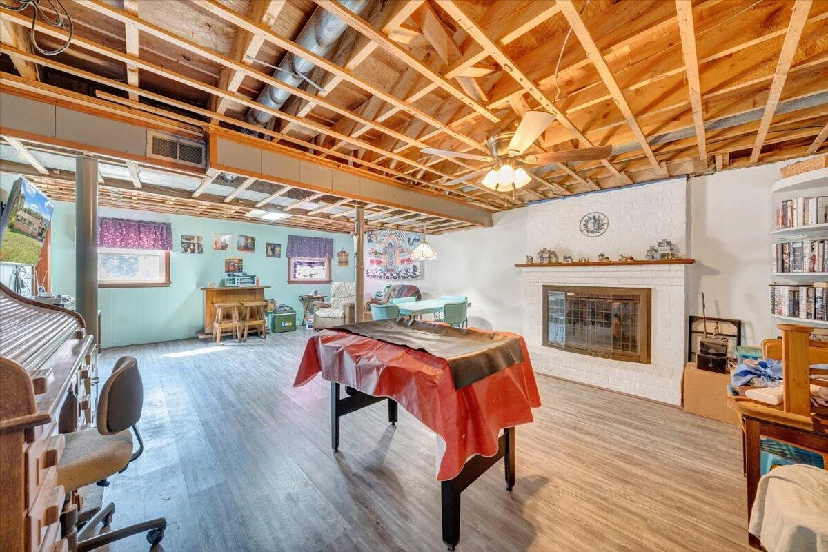 1047 Laymantown RD - Photo 15