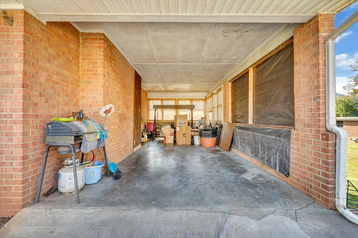1047 Laymantown RD - Photo 17