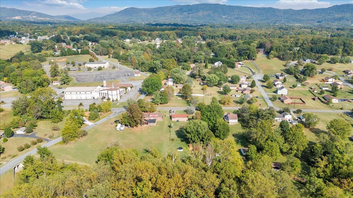 1047 Laymantown RD - Photo 41