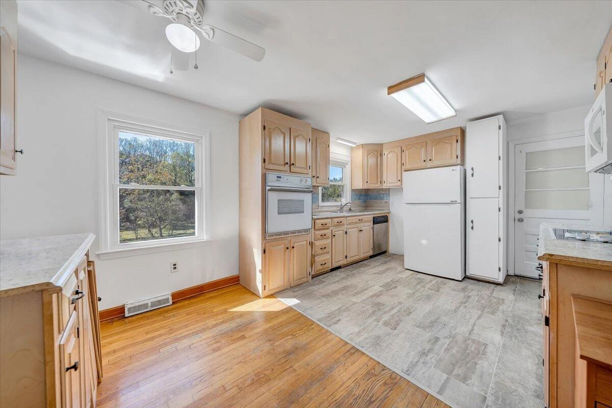 1047 Laymantown RD - Photo 7