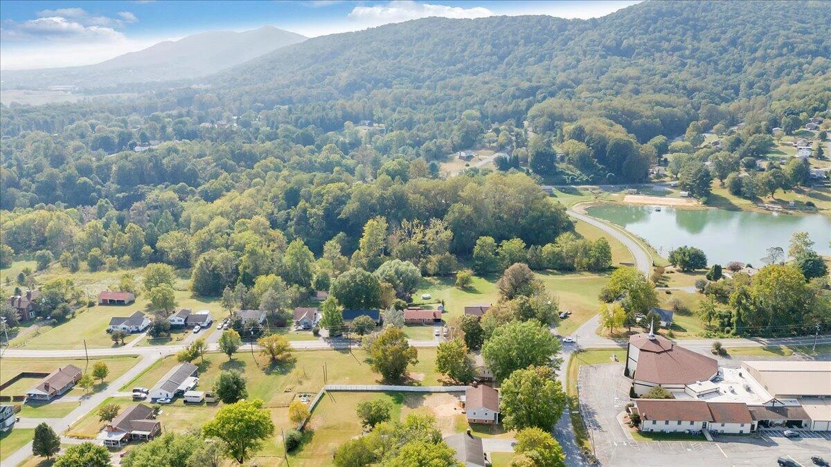 1047 Laymantown RD - Photo 45