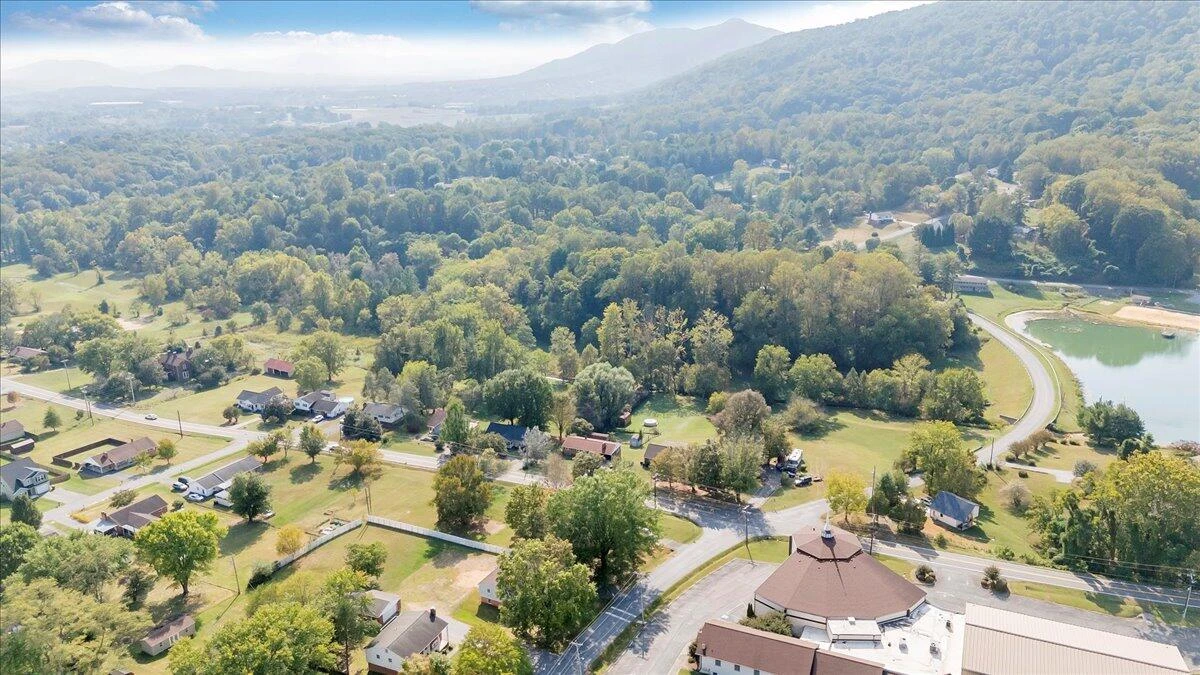 1047 Laymantown RD - Photo 46