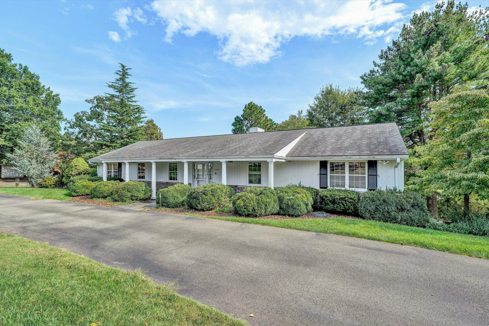 5668 Club LN - Photo 2