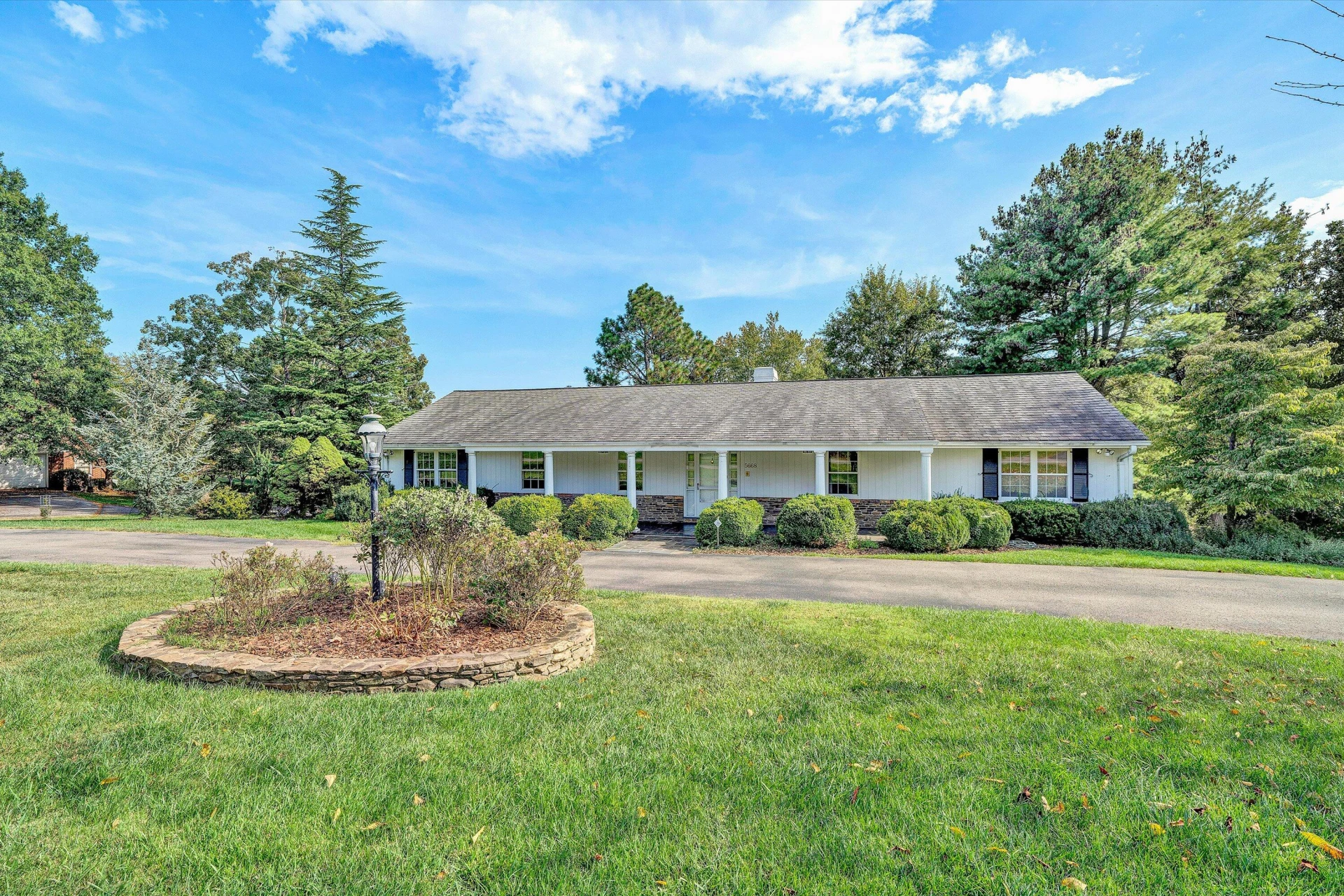 5668 Club LN - Photo 3