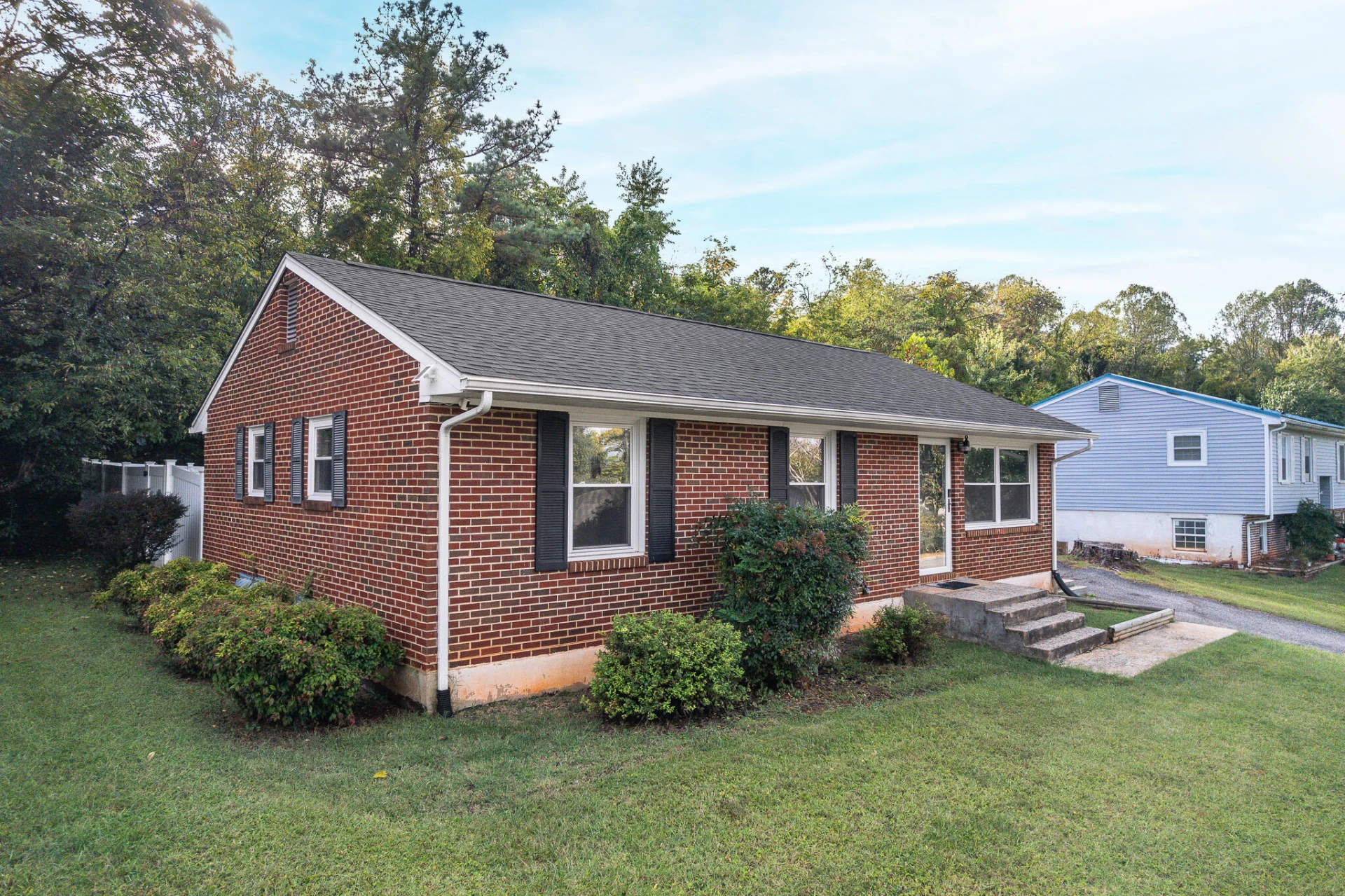 1005 Bowling DR - Photo 5