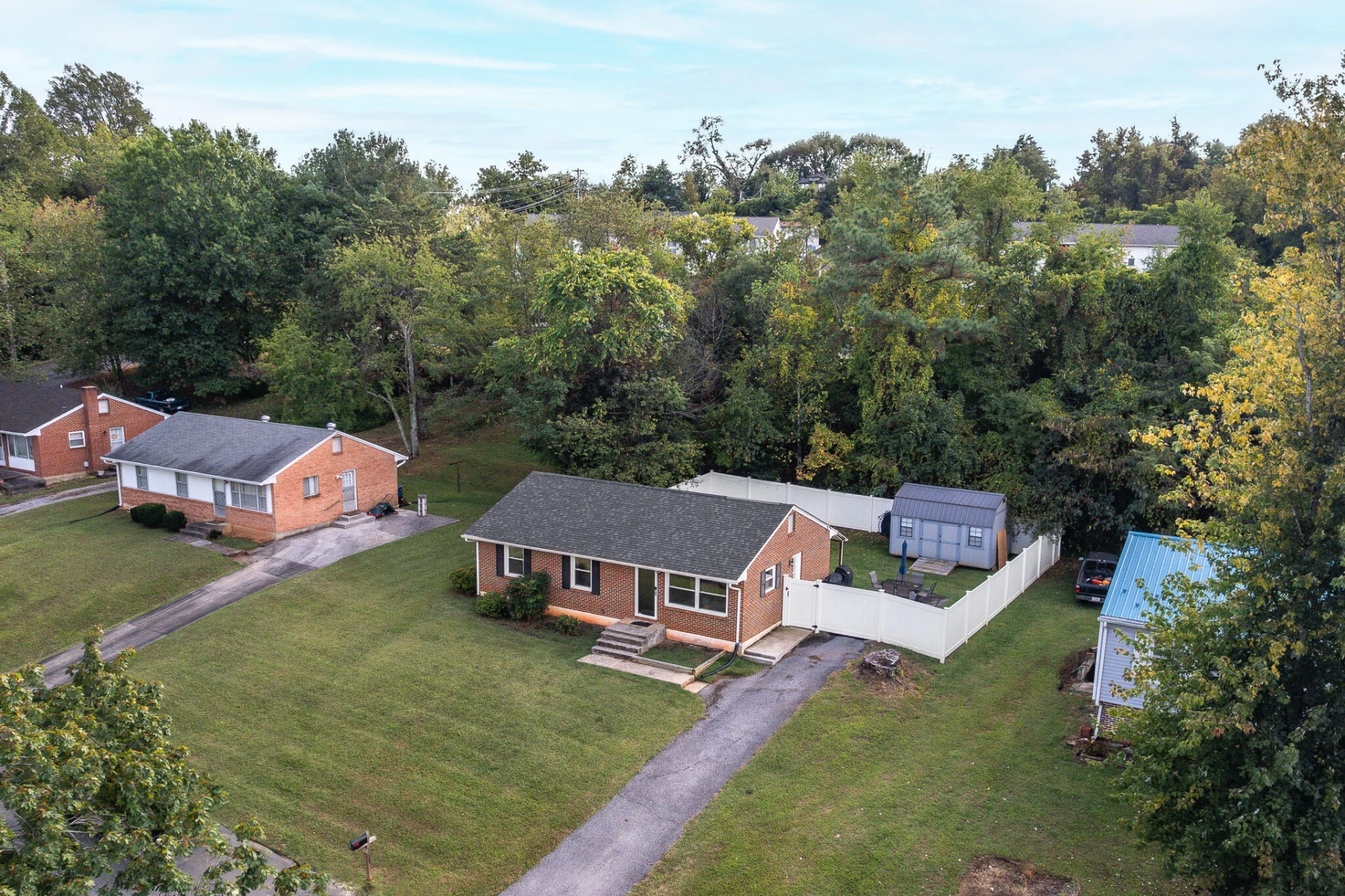 1005 Bowling DR - Photo 6