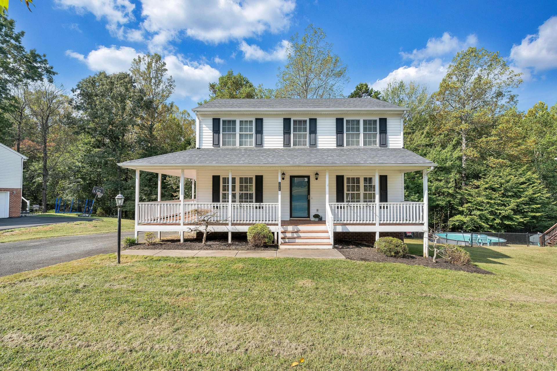 324 Smoketree LN