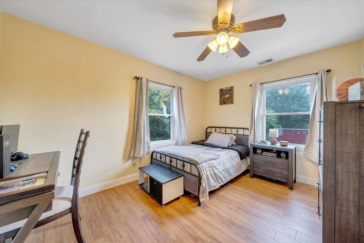 10590 Stewartsville RD - Photo 16