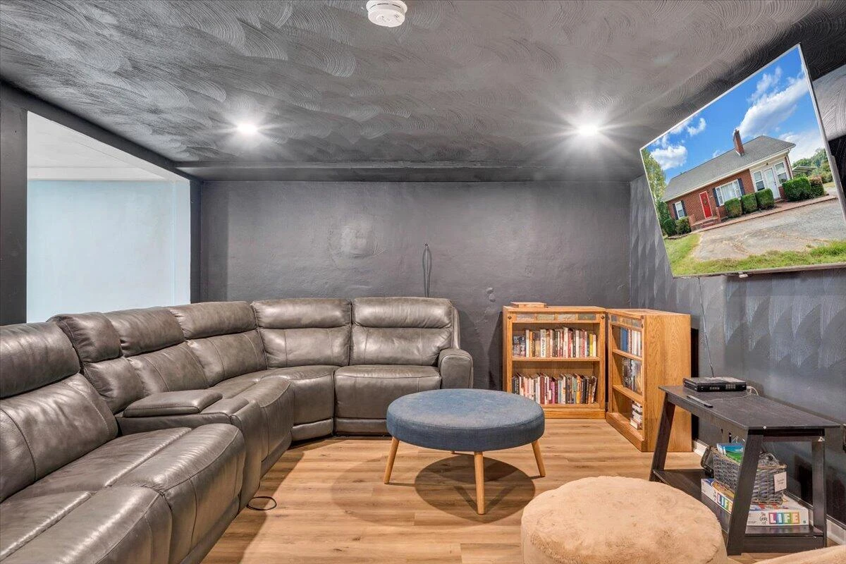 10590 Stewartsville RD - Photo 19