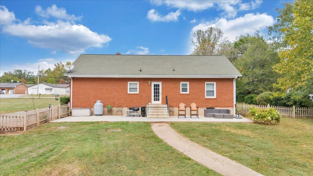 10590 Stewartsville RD - Photo 32