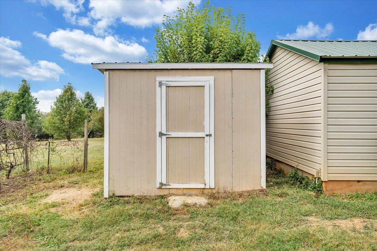 10590 Stewartsville RD - Photo 41