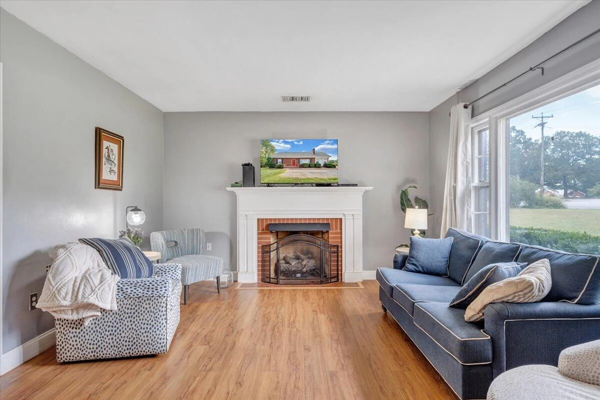 10590 Stewartsville RD - Photo 7