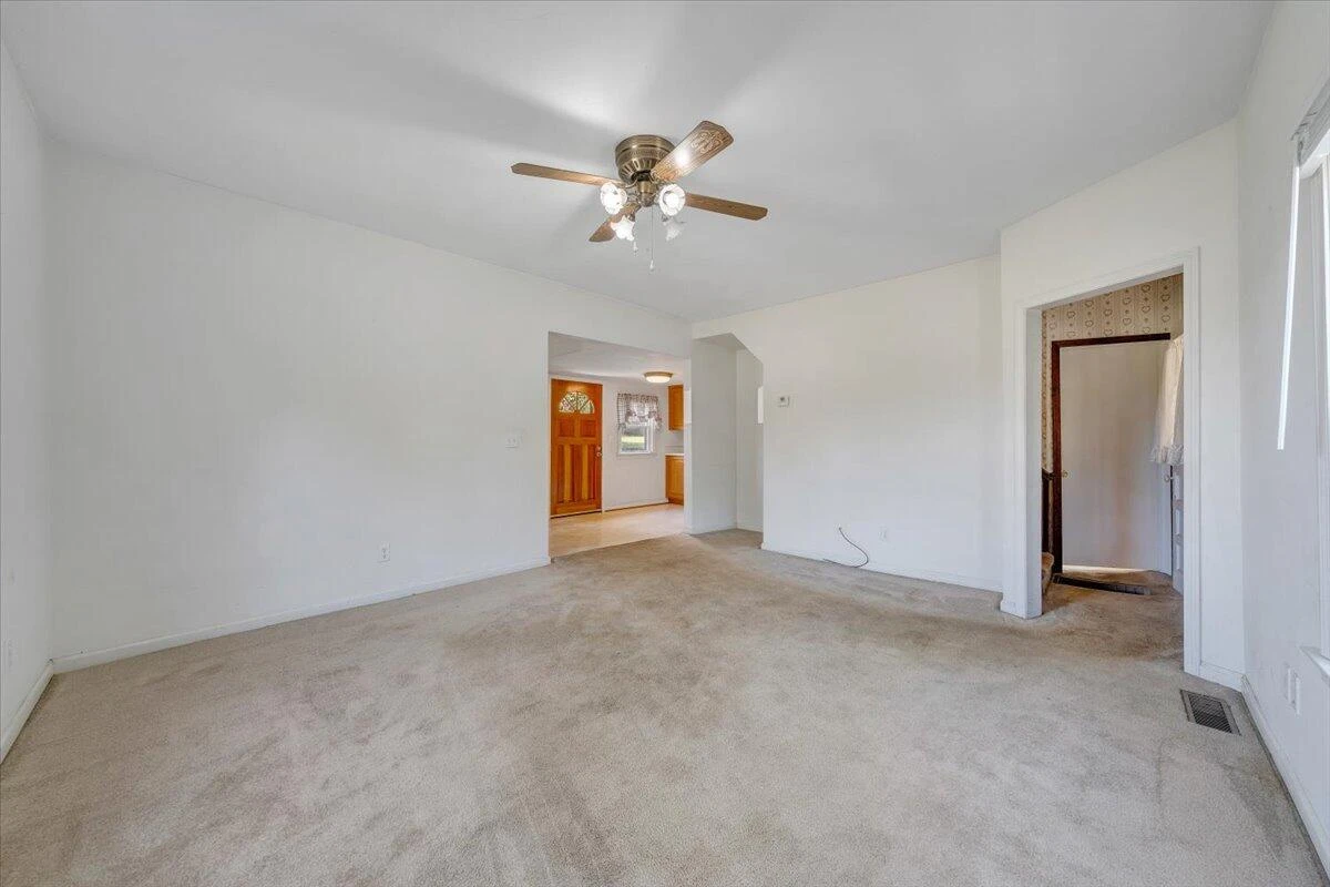 1494 W Riverside DR - Photo 14
