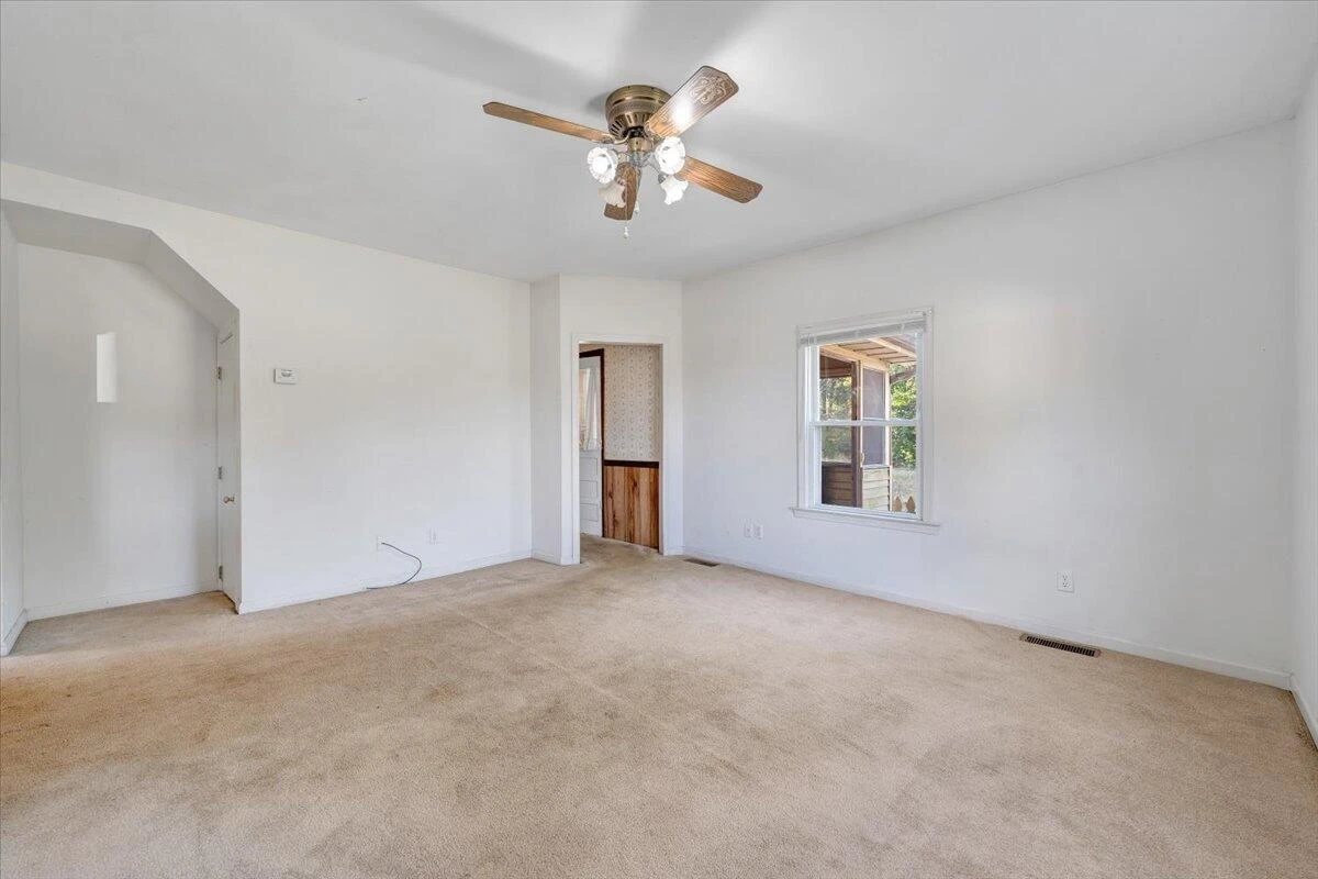 1494 W Riverside DR - Photo 16