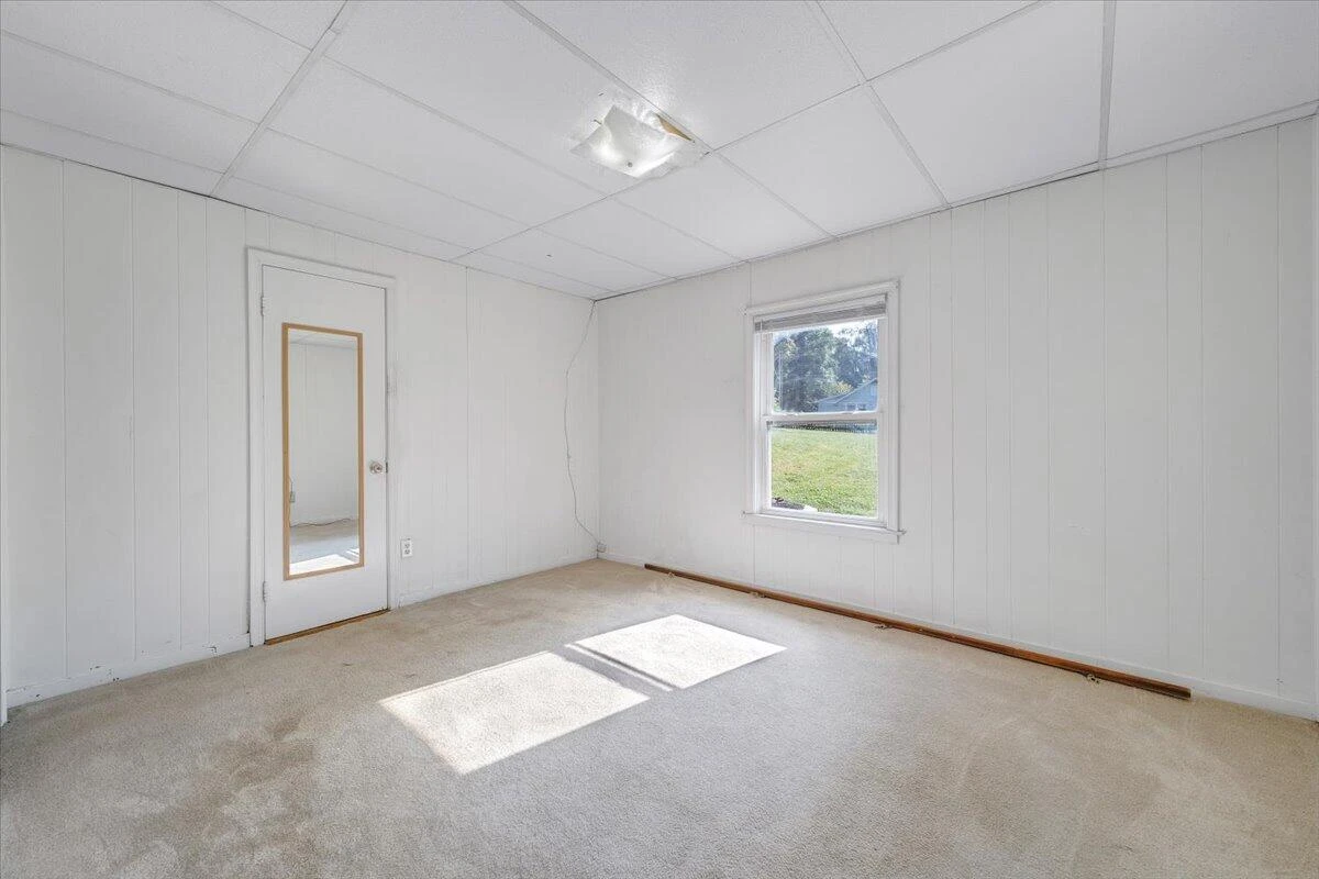 1494 W Riverside DR - Photo 17