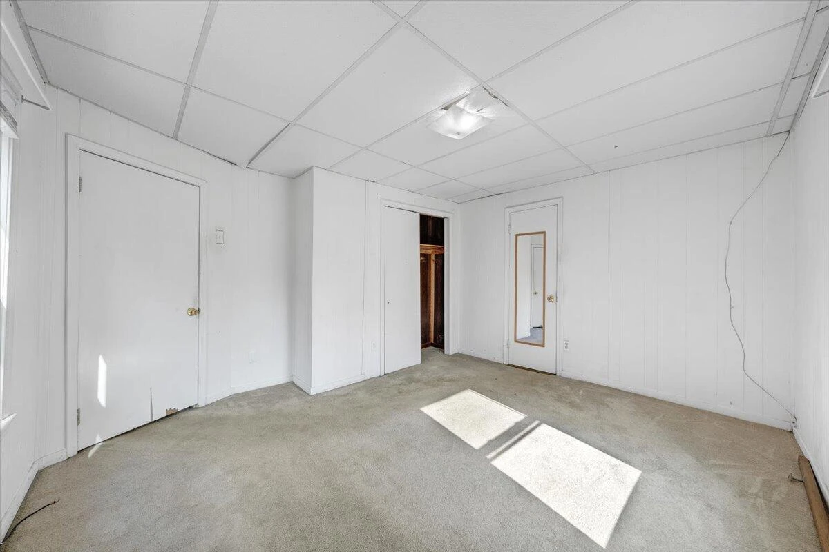 1494 W Riverside DR - Photo 18
