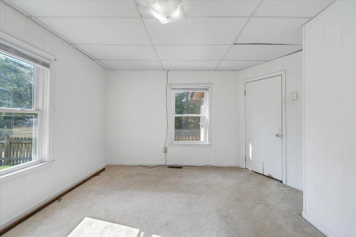 1494 W Riverside DR - Photo 19