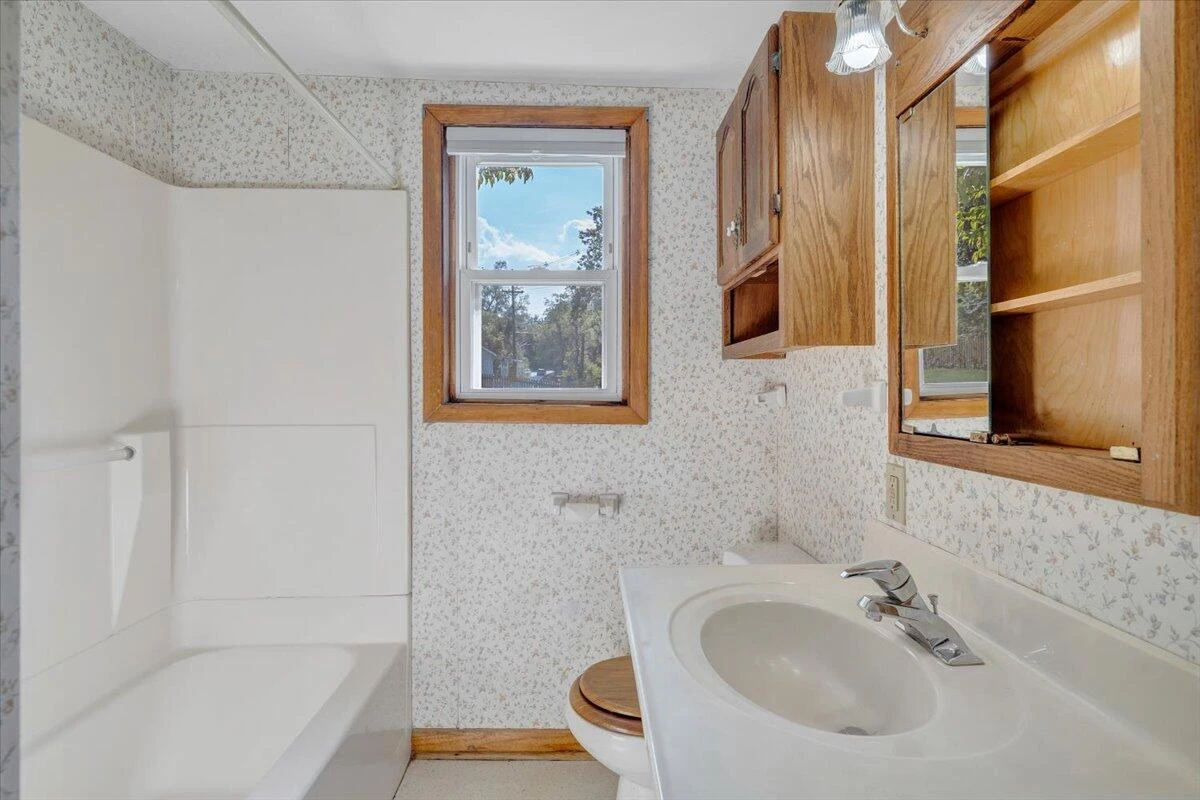 1494 W Riverside DR - Photo 20