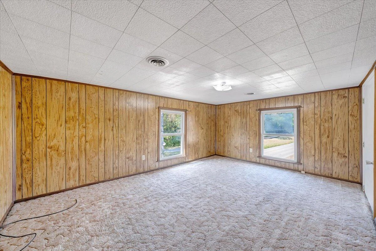 1494 W Riverside DR - Photo 24