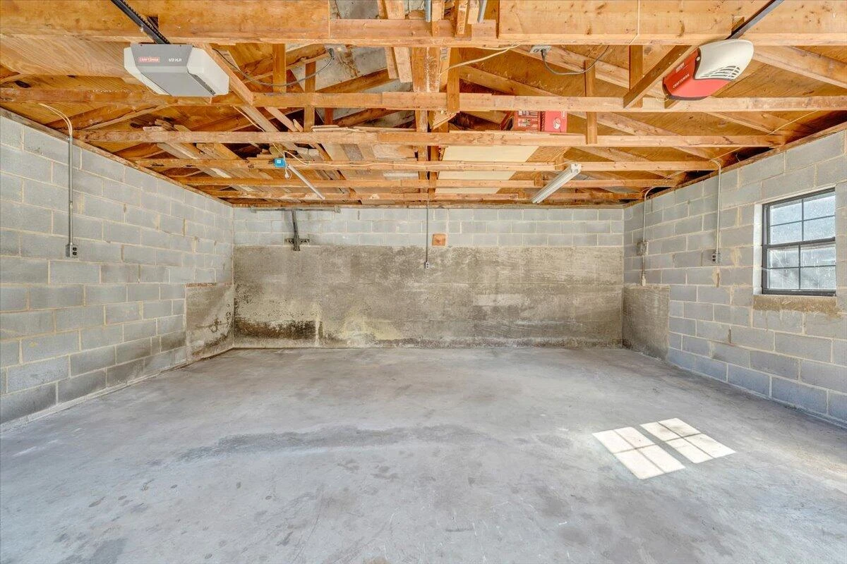 1494 W Riverside DR - Photo 29