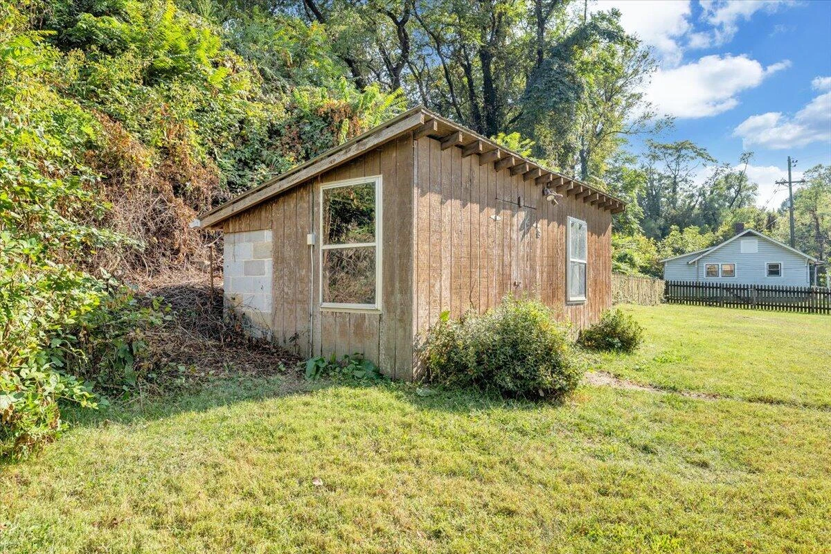 1494 W Riverside DR - Photo 32