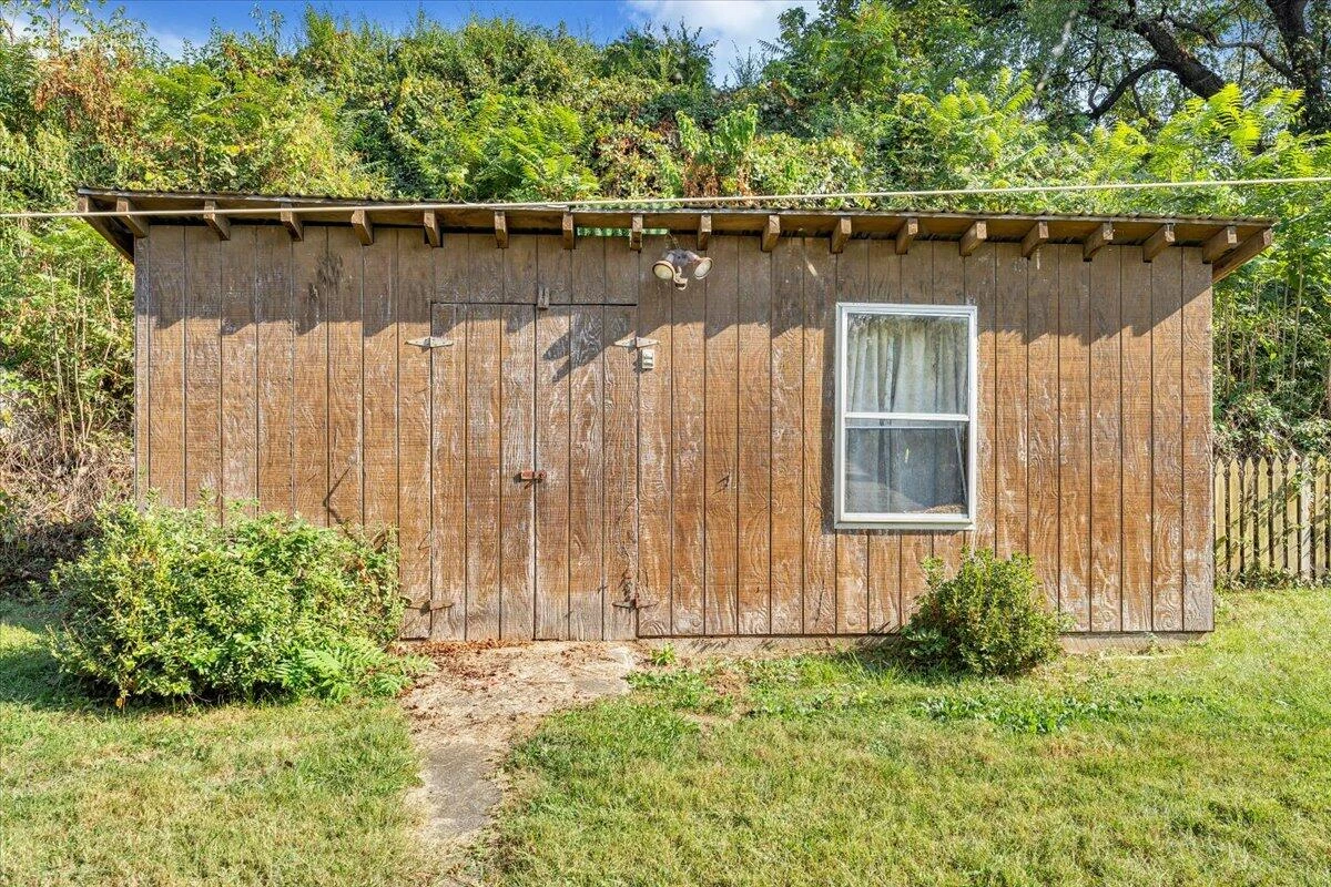 1494 W Riverside DR - Photo 33