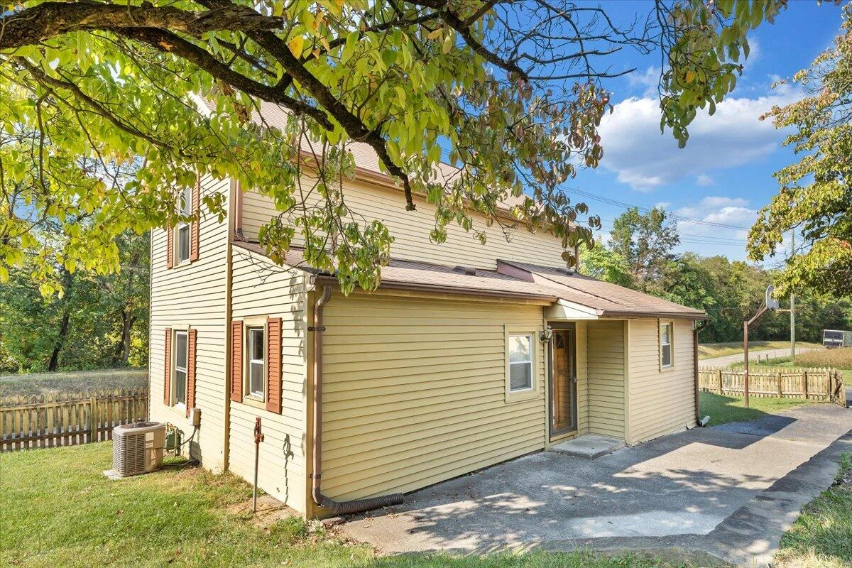 1494 W Riverside DR - Photo 34