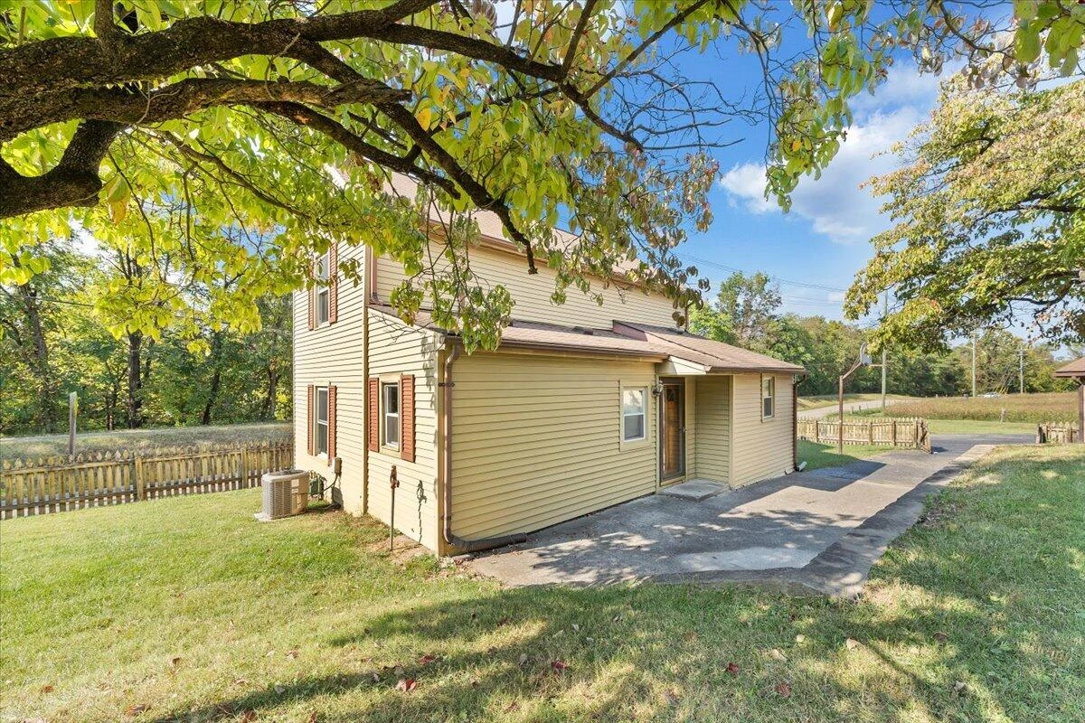 1494 W Riverside DR - Photo 35