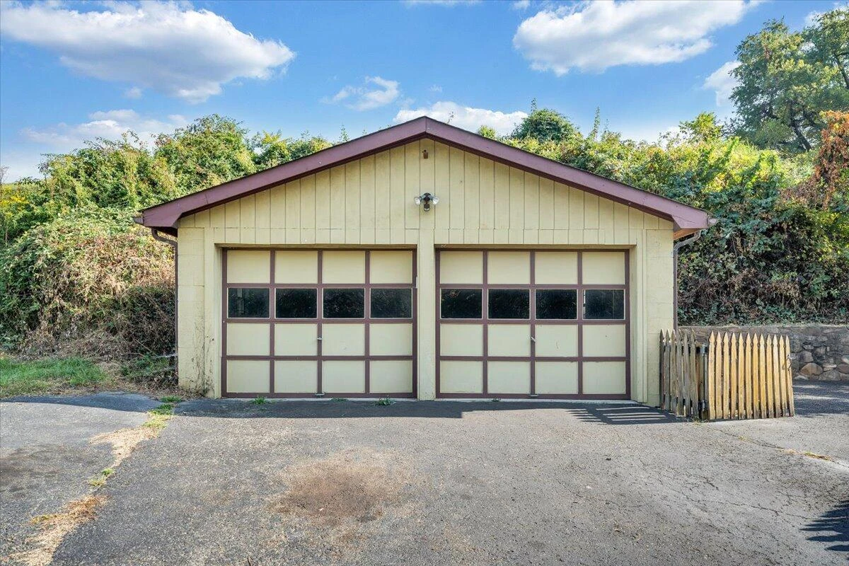 1494 W Riverside DR - Photo 37