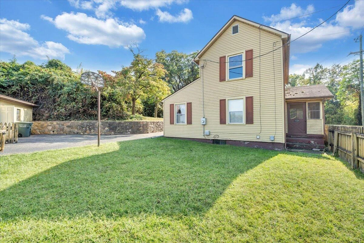 1494 W Riverside DR - Photo 46