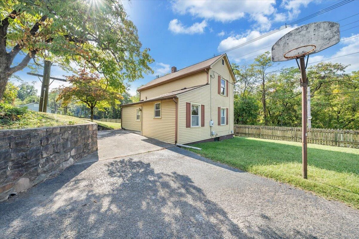 1494 W Riverside DR - Photo 47