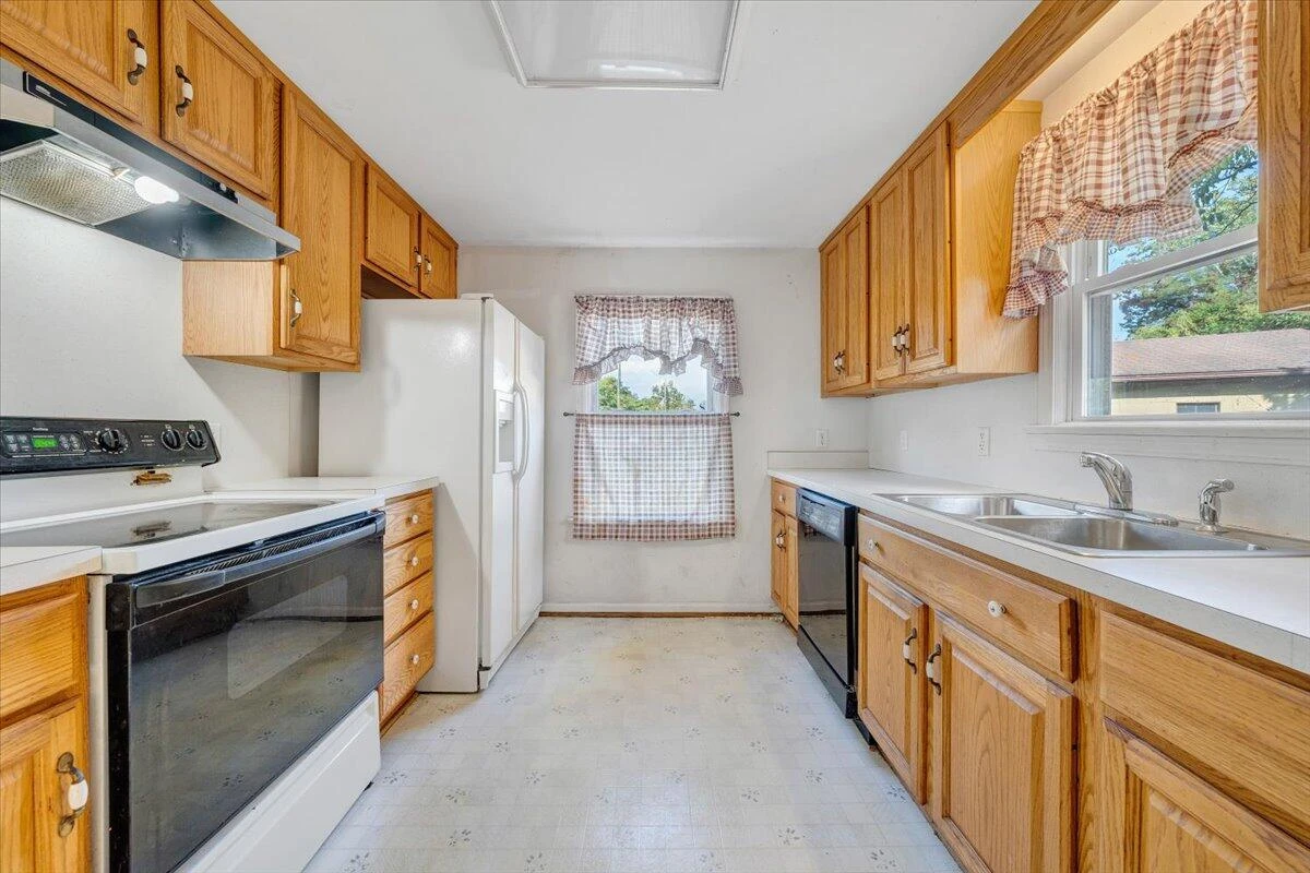 1494 W Riverside DR - Photo 6