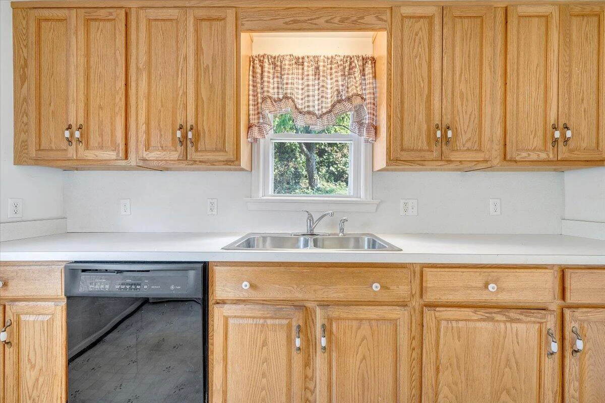 1494 W Riverside DR - Photo 7