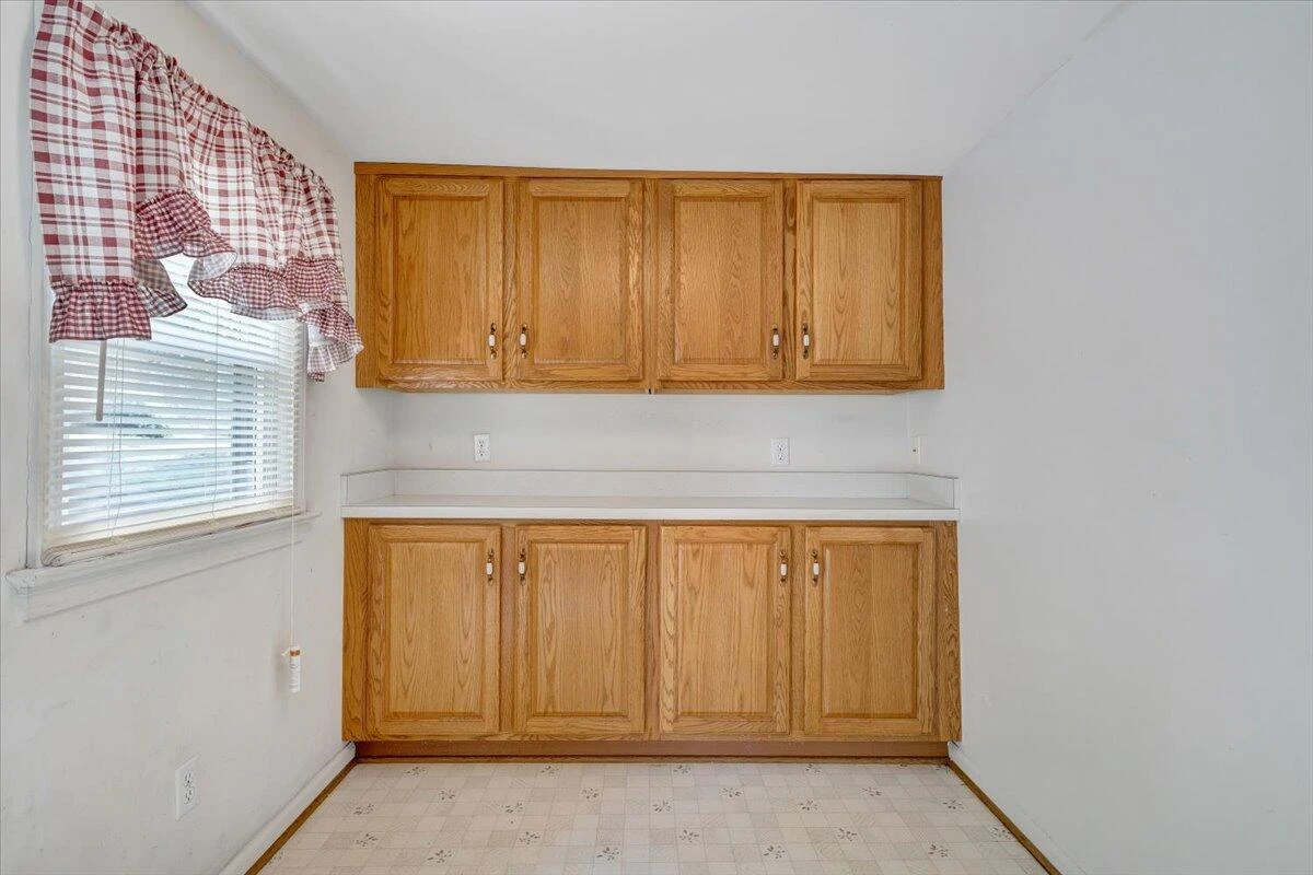 1494 W Riverside DR - Photo 9