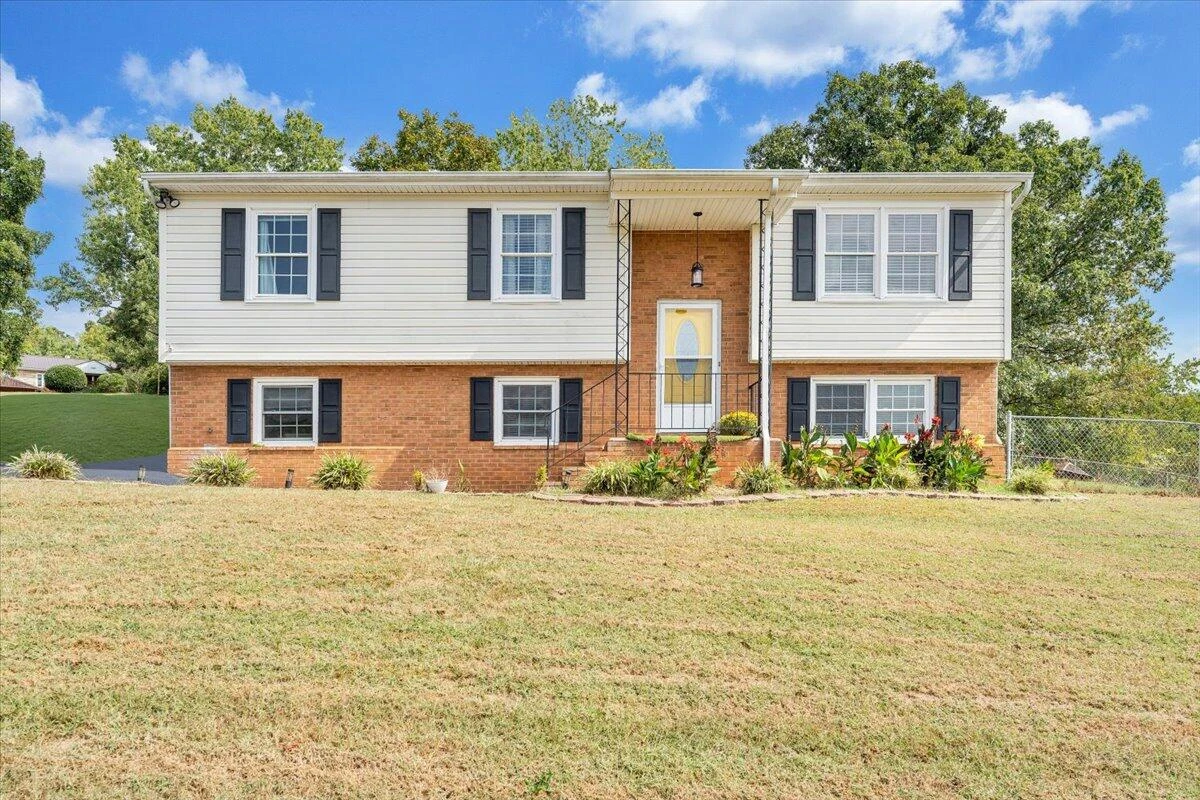 1043 Incline DR