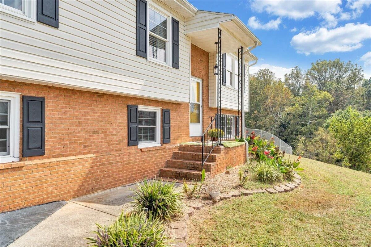 1043 Incline DR - Photo 2