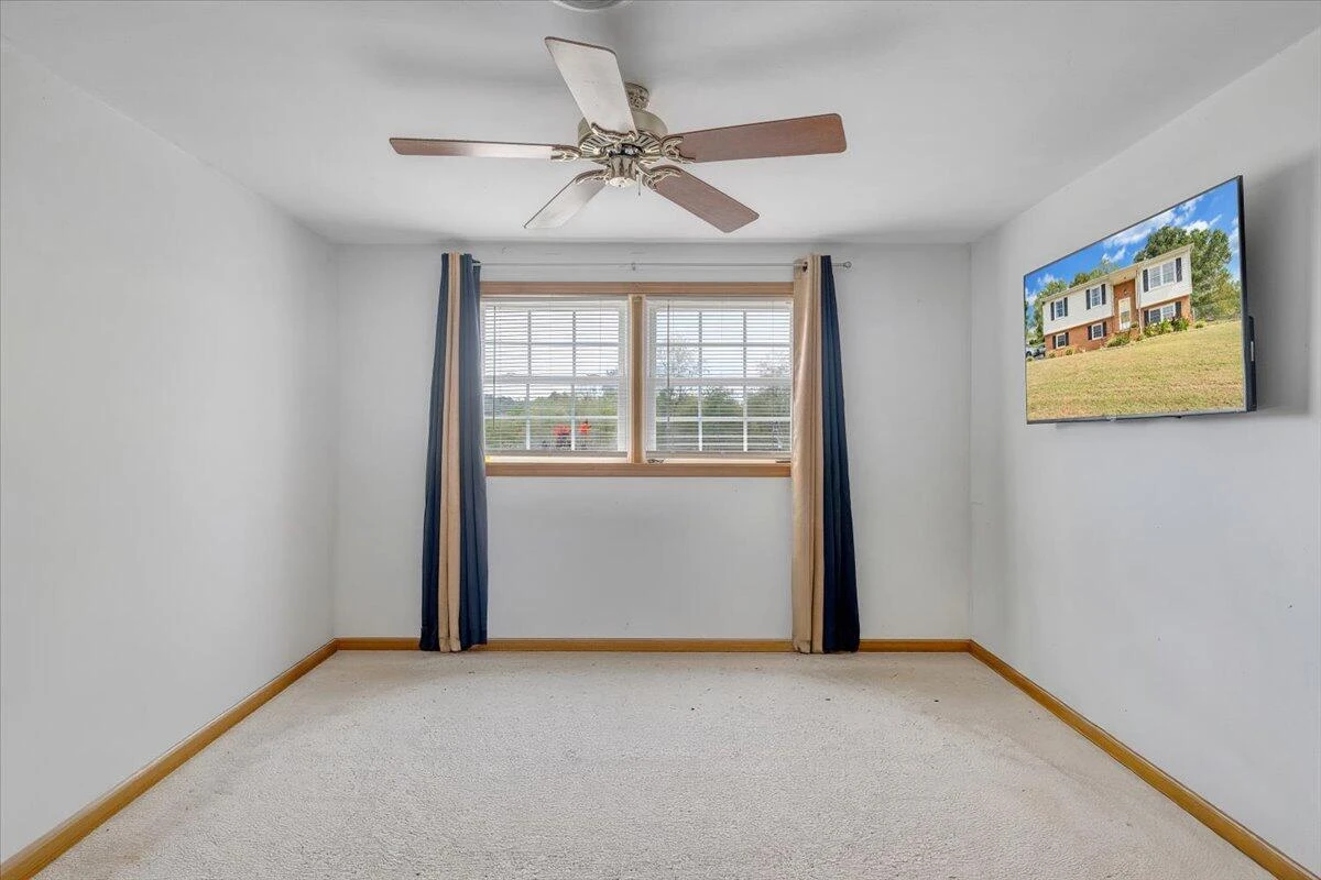 1043 Incline DR - Photo 32