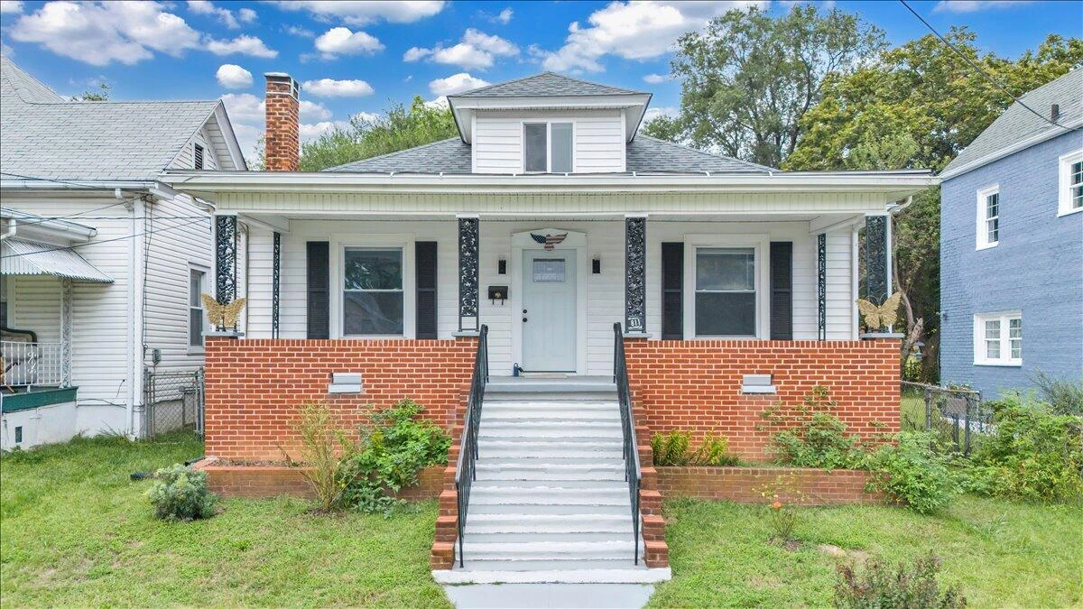 811 RUTHERFORD AVE NW