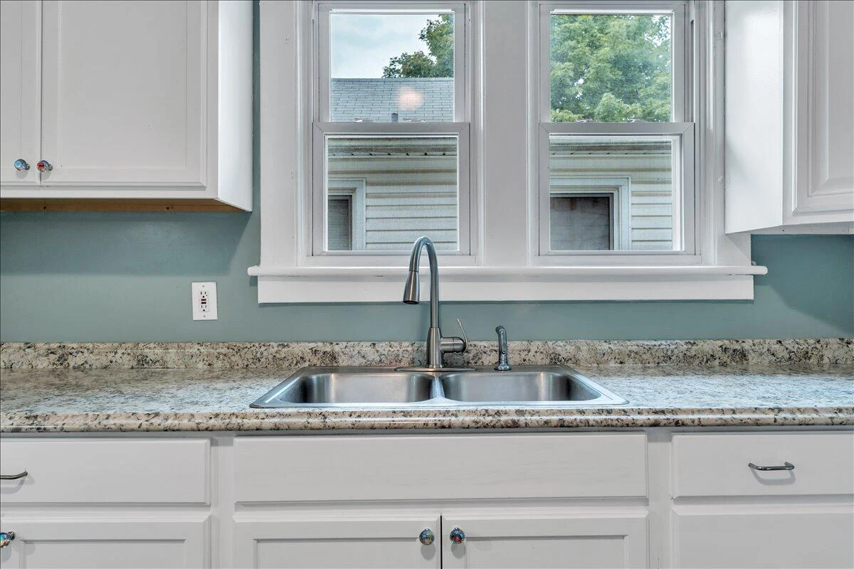 811 RUTHERFORD AVE NW - Photo 12