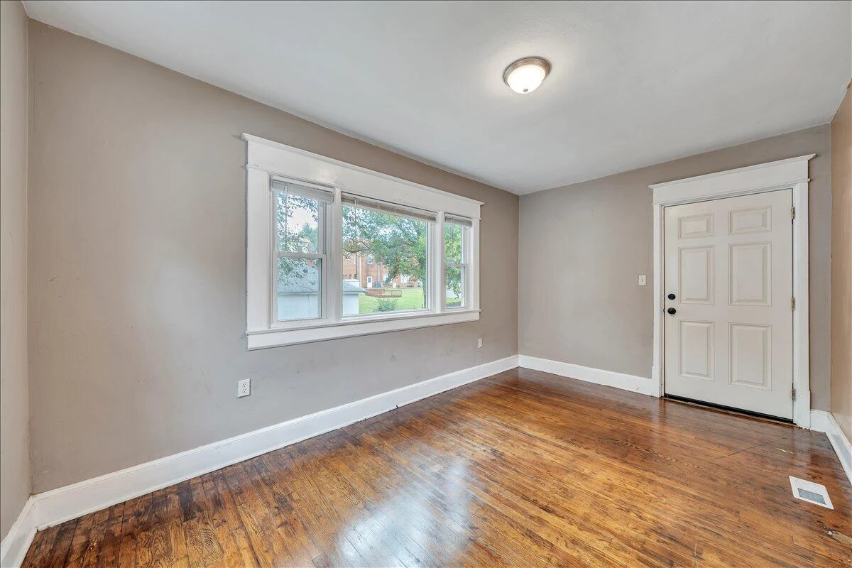 811 RUTHERFORD AVE NW - Photo 25