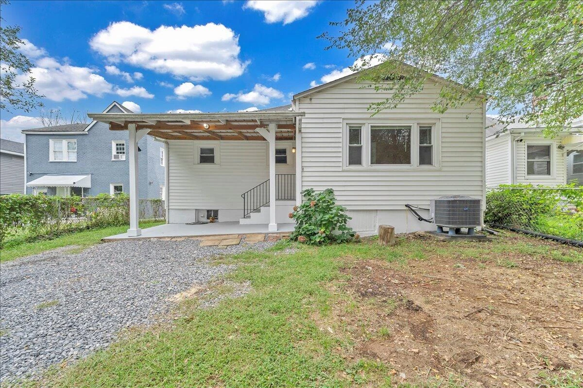 811 RUTHERFORD AVE NW - Photo 37