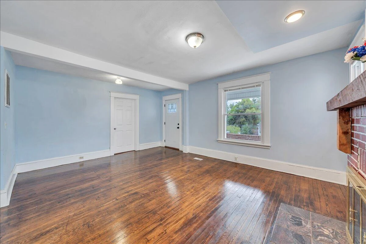 811 RUTHERFORD AVE NW - Photo 4