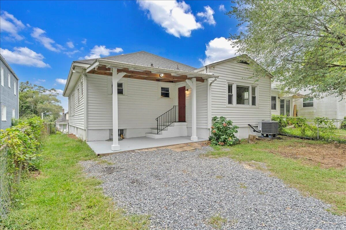 811 RUTHERFORD AVE NW - Photo 40