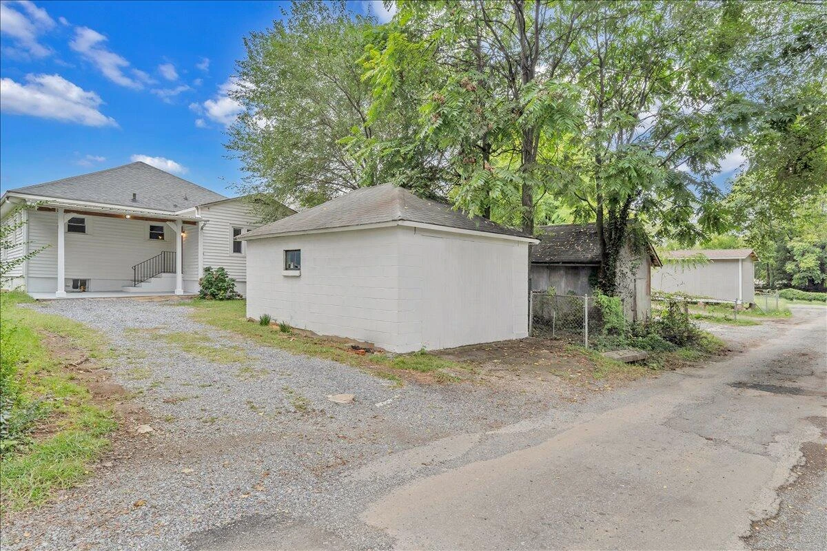 811 RUTHERFORD AVE NW - Photo 42