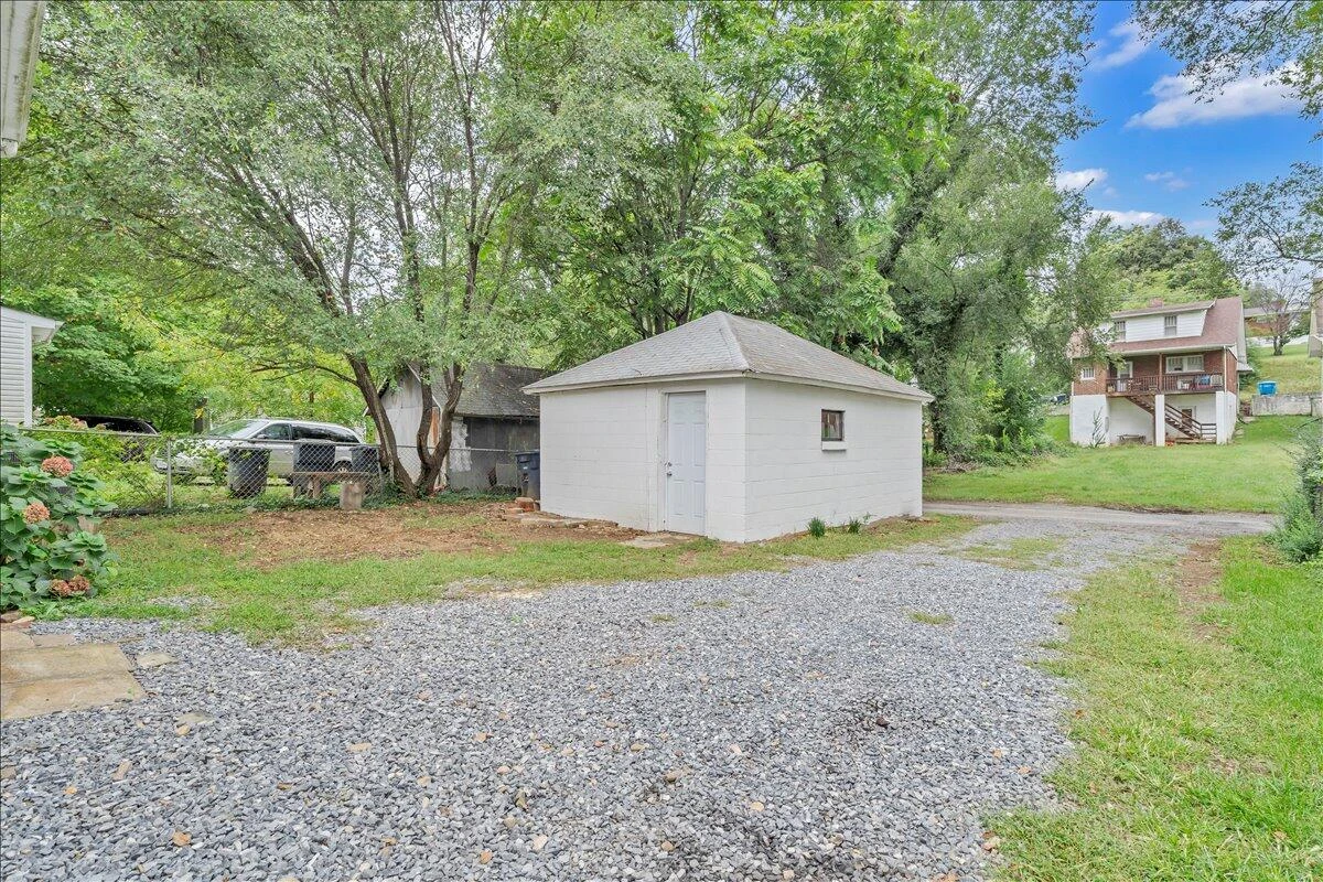 811 RUTHERFORD AVE NW - Photo 45